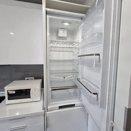 Apartamento T1 Com Piscina, Junto A Praia Da Rocha! Portimão